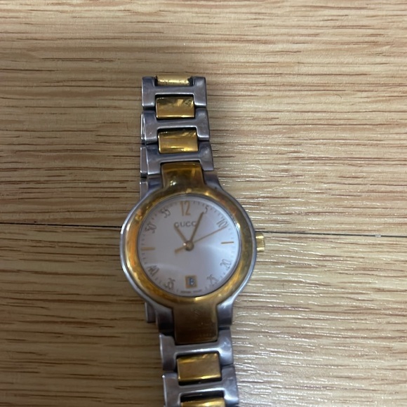 GUCCI SILVER AND GOLD WATCH - Picture 2 of 6